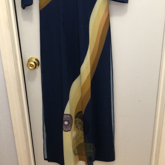 Vietnamese ao dai - Picture 2 of 3